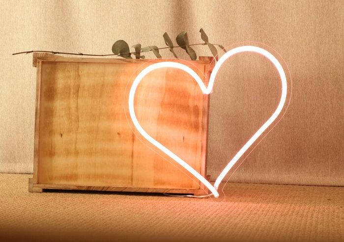 

Неоновая вывеска Сердце Вывеска из неона, LED вывеска, неонова вивіска