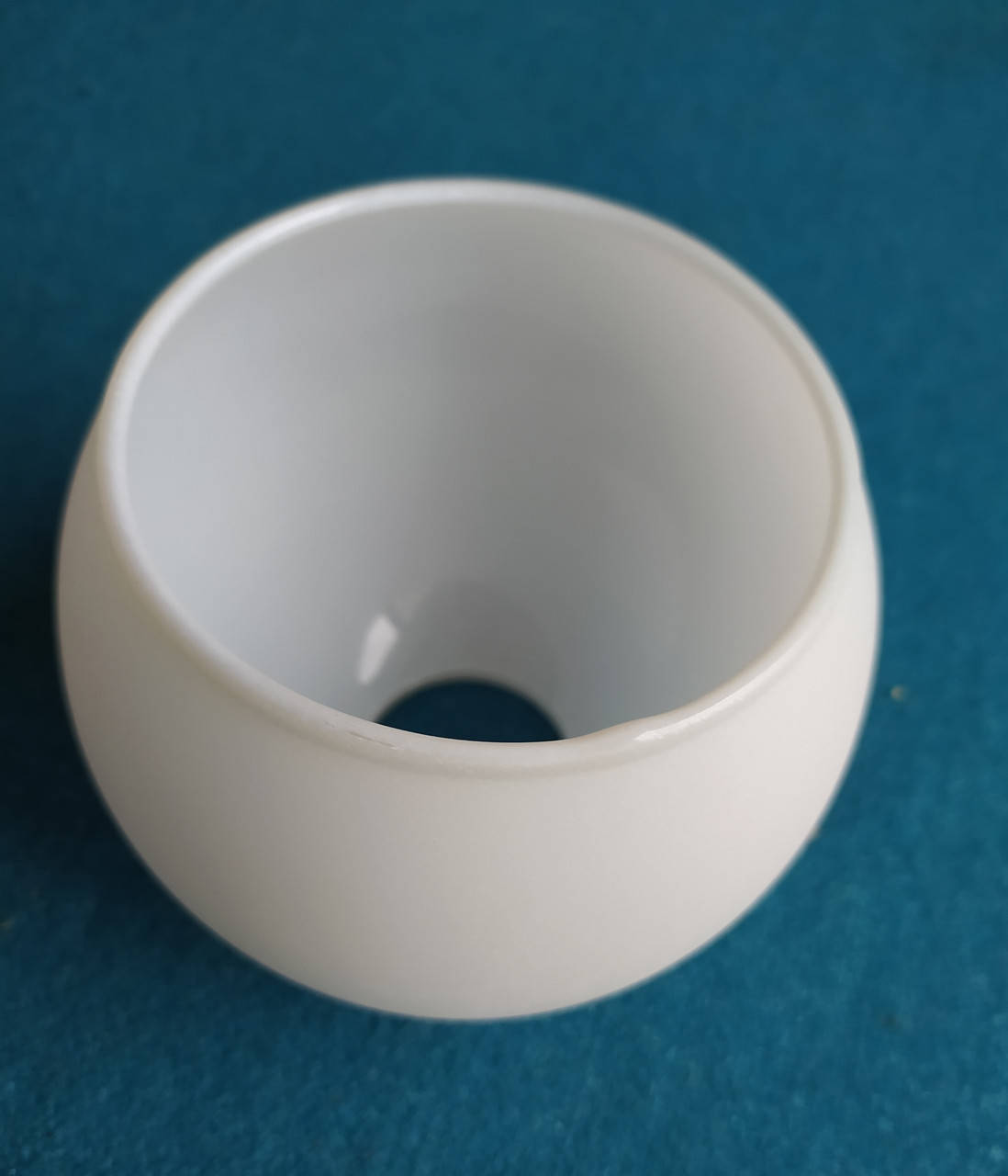 

Плафоны для люстр и бра отдельно - белый полушарик E27.отв4 см ширина 11см, высота 10 см, 8,5- низ