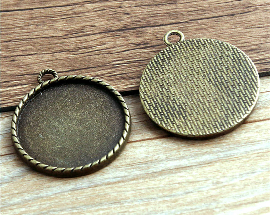 

Основа сеттинг для кулона под кабошон Круглый Бронза 39х34 мм кабошон 30 мм