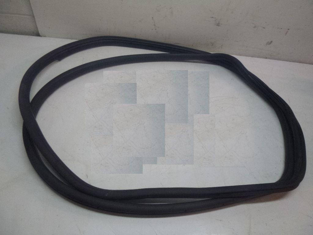 

Уплотнитель задней двери на Mercedes Sprinter 906 (313,315,318)2006-2014гг