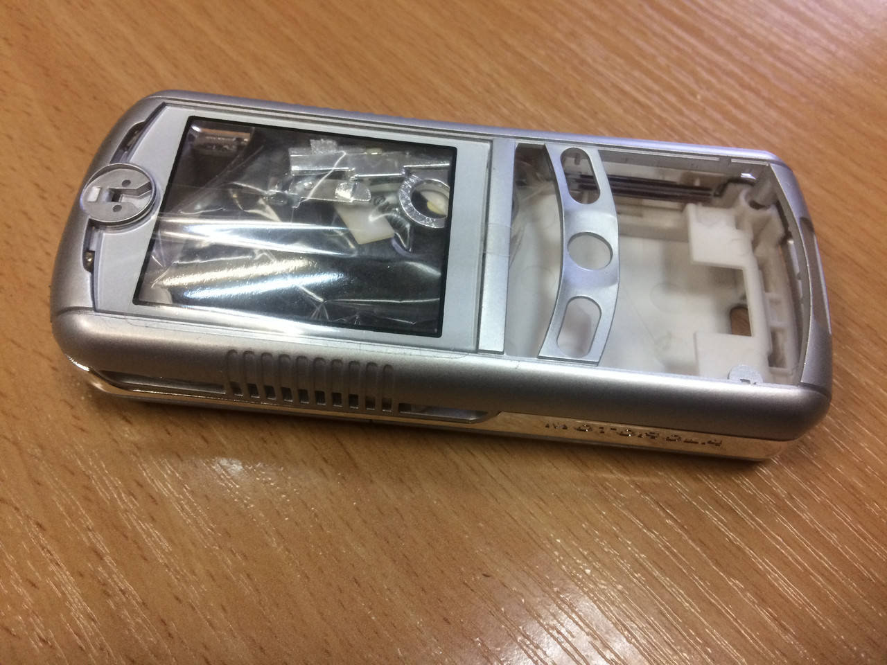 

Корпус для Motorola Rokr E1