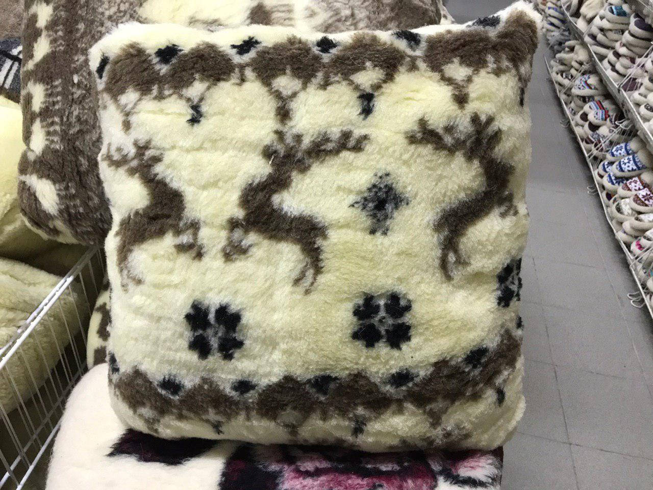 

Подушка из овечьей шерсти 50*50