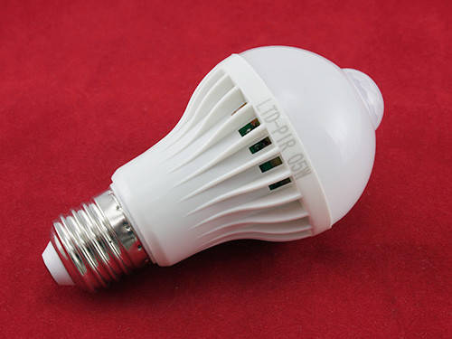 

Лампа светодиодная с датчиком движения E27, 12 LED 5Вт