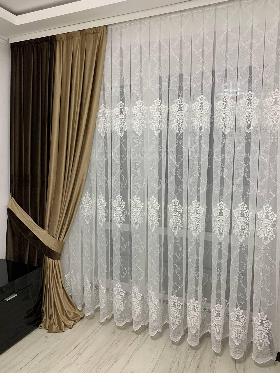 

Тюль на бамбуке с красивой вышивкой в зал/гостиную или спальню. Цвет: Молочный