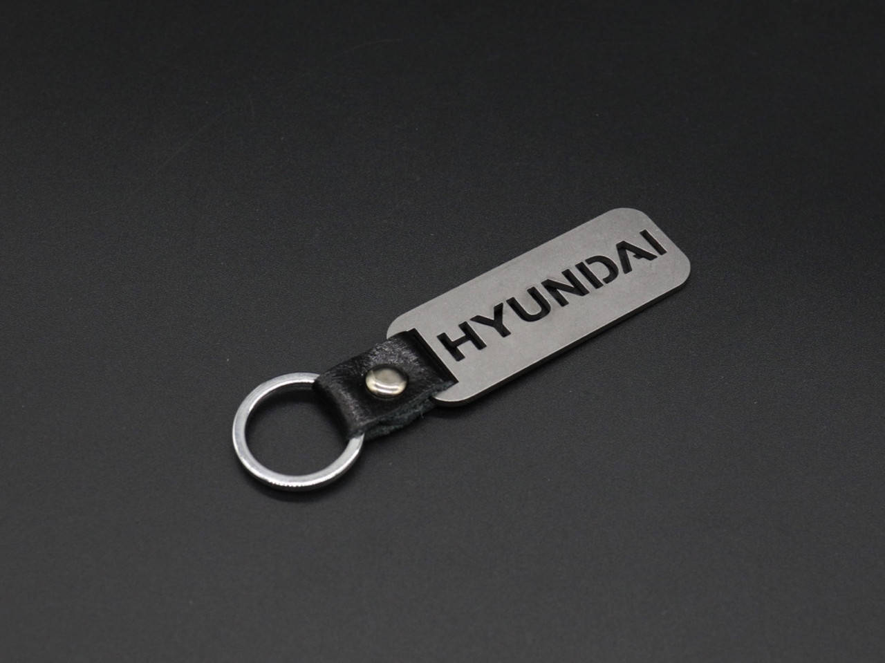 

Брелок металлический. Hyundai. 10х2,5см, Коричневый