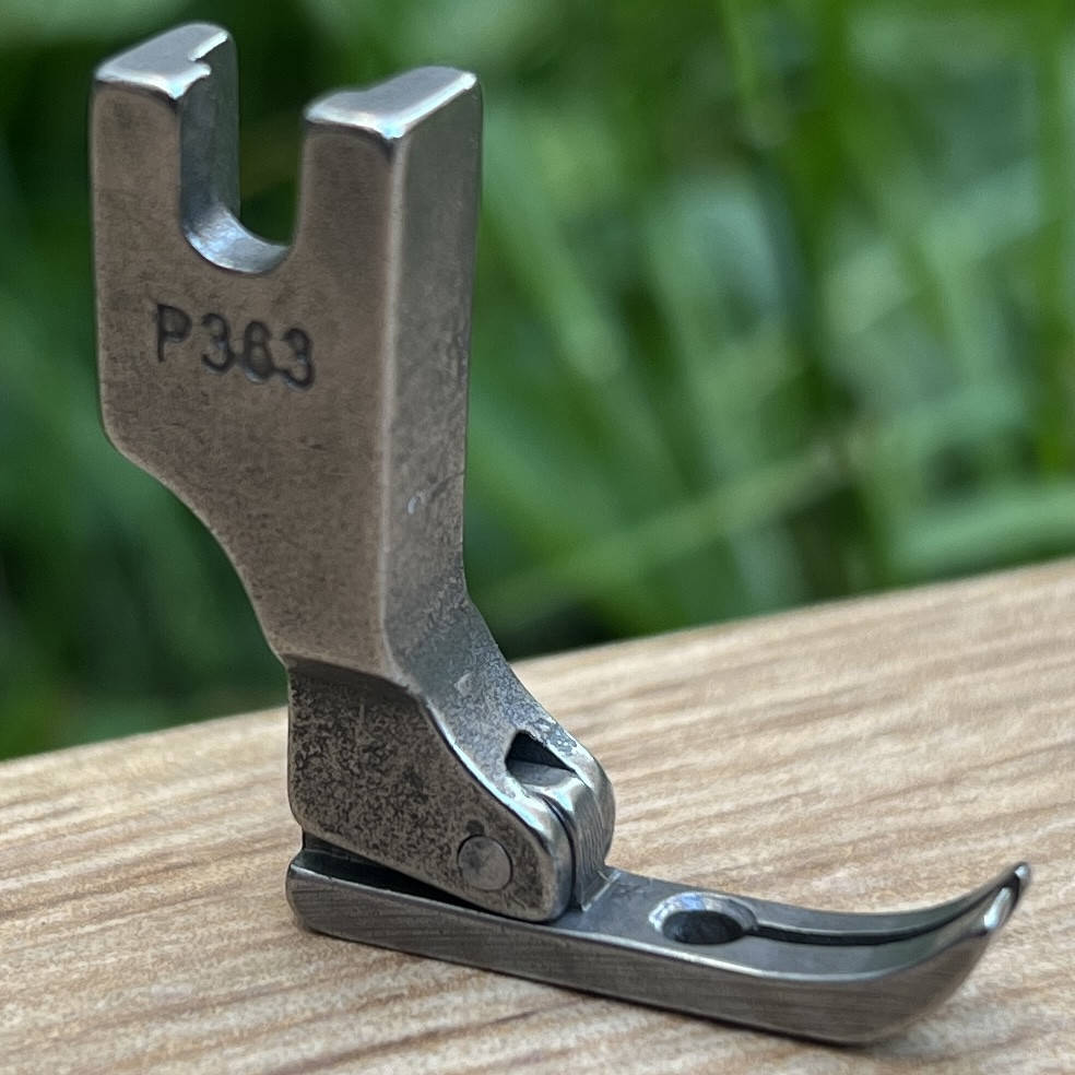 

Лапка P-363V для пришивания молнии на швейной машине