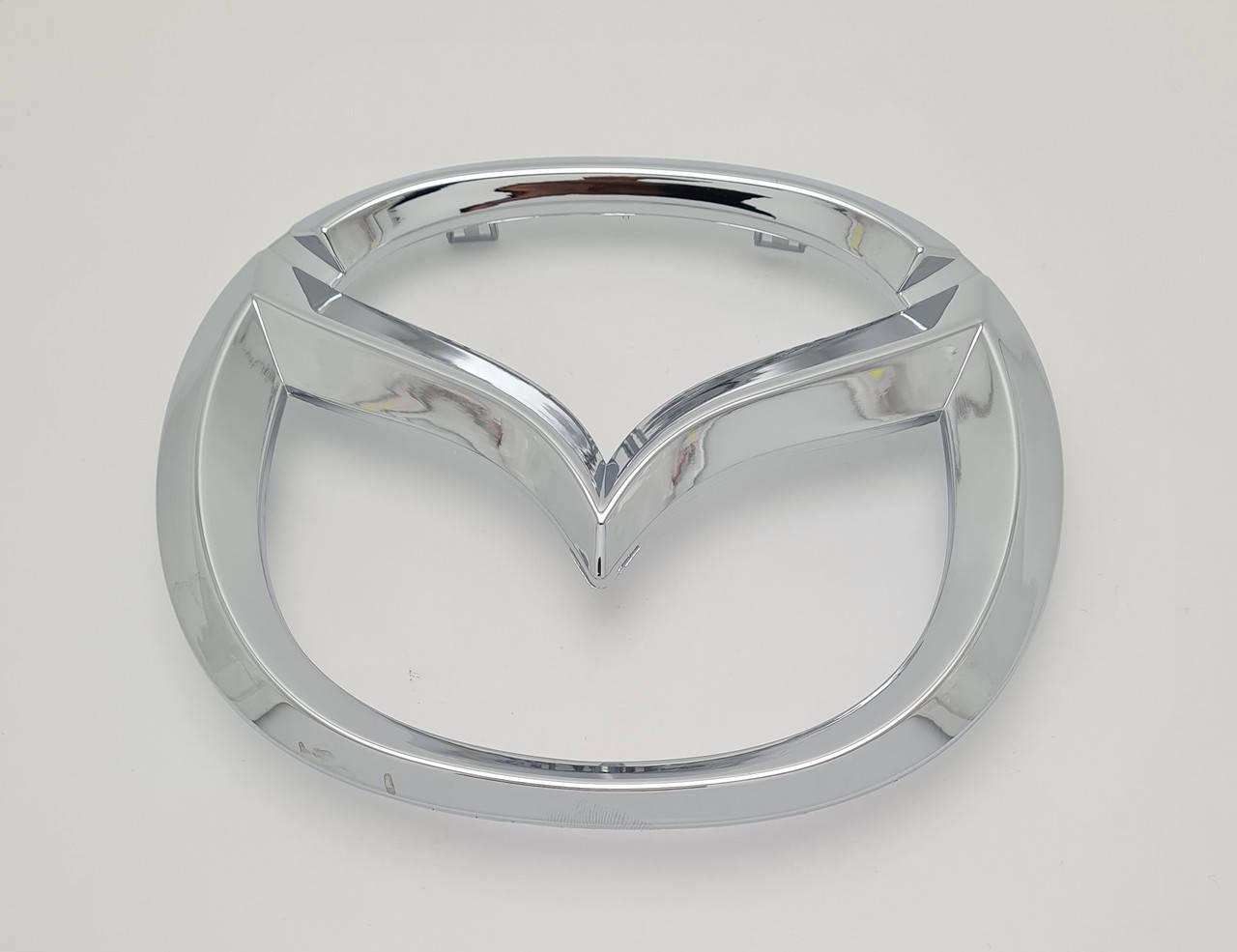 

Эмблема решетки радиатора Mazda CX5 2012-2015