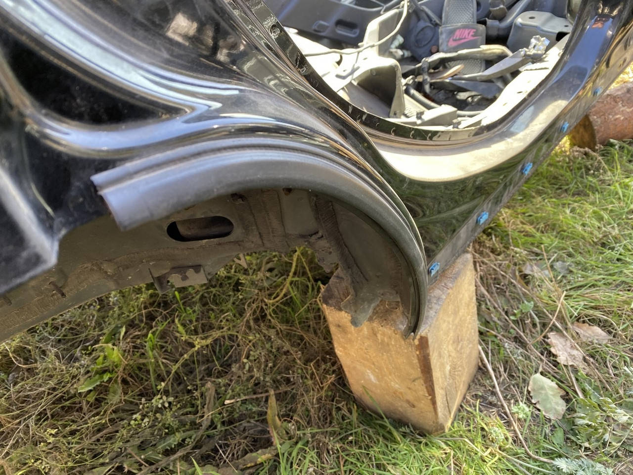 

Уплотнитель двери на арке зад прав Jeep Cherokee KL 14-