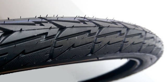 

Шина DEESTONE для спортивного велосипеда 28 х 1 5/8 х 1 3/8 (37 - 622)