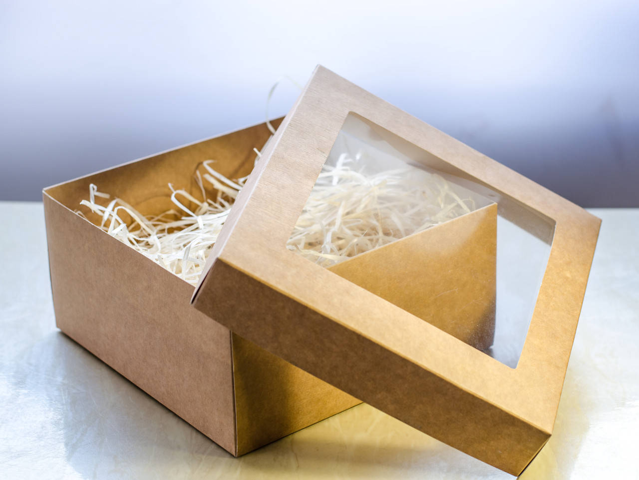 

Подарочная коробка с наполнителем. Размер коробки 17*17*10 см