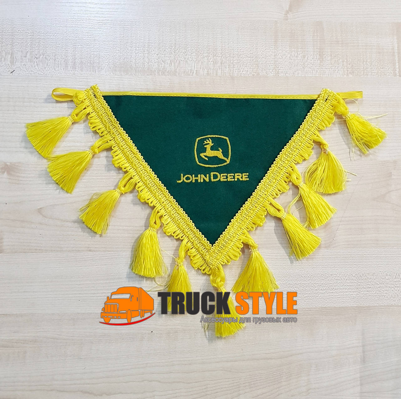 

Вимпел трикутний John Deere (29см.х24,5см.х24,5см.)