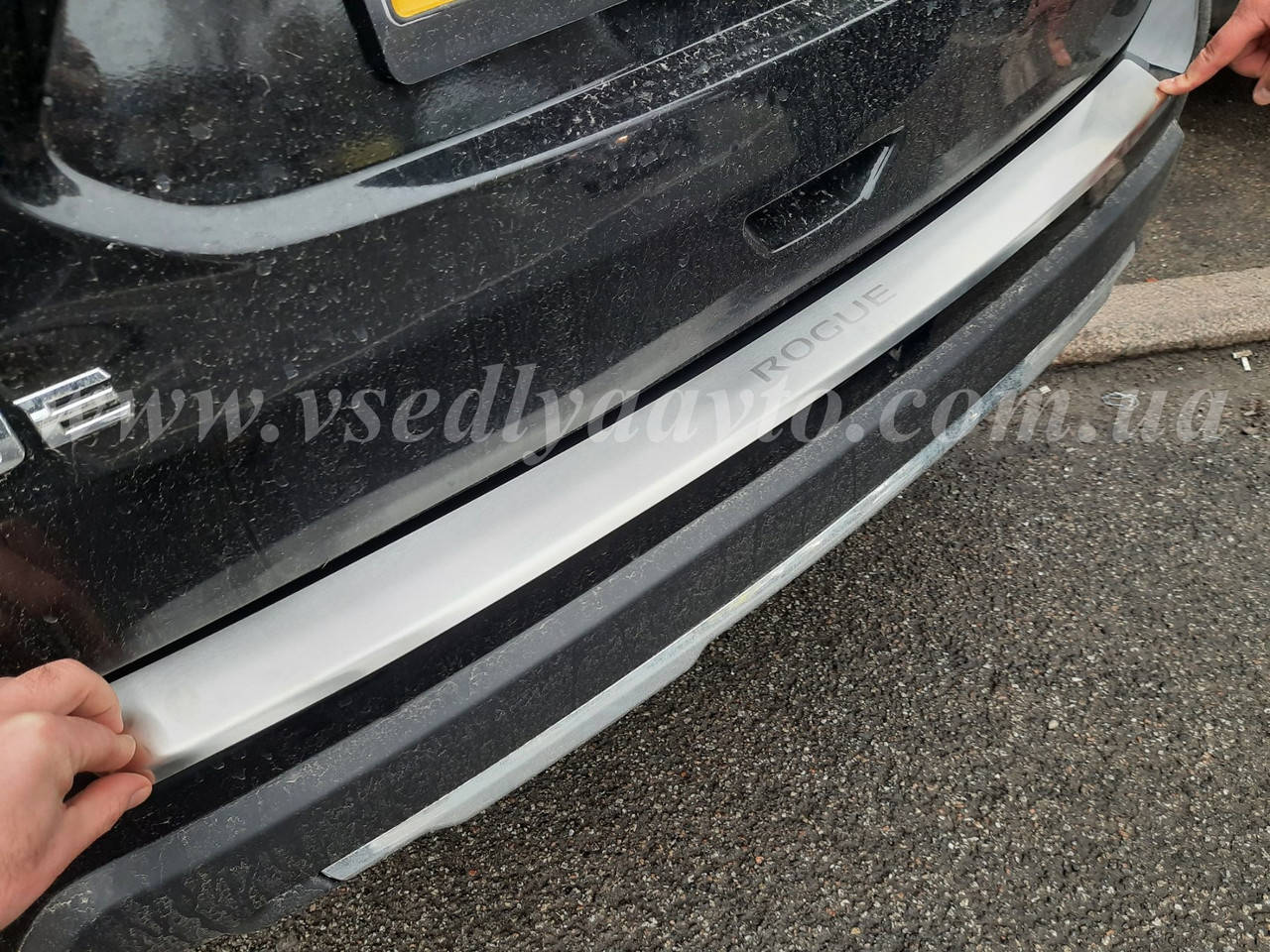 

Накладка на бампер с загибом Nissan Rogue с 2013-2017 гг.