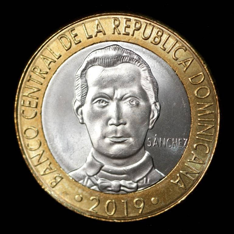

Монета Доминиканской Республики 5 песо 2008-19 гг. Франсиско дель Росарио Санчес