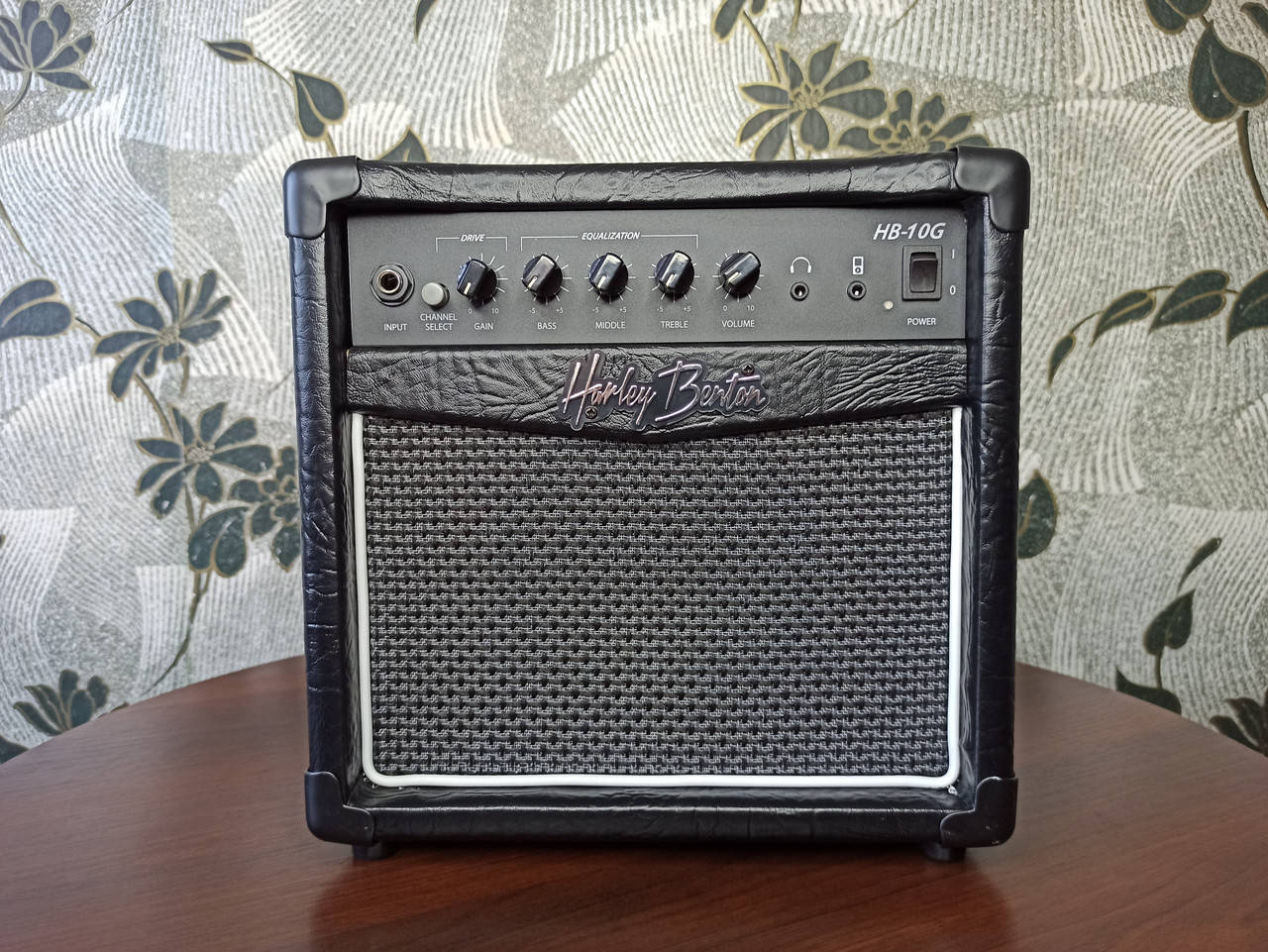 

Комбоусилитель для электрогитары Harley Benton HB-10G