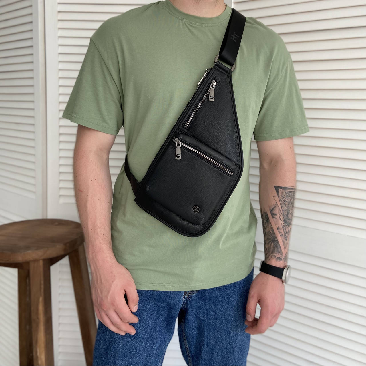 

Мужская кожаная нагрудная сумка слинг через плечо H.T. Leather, Черный