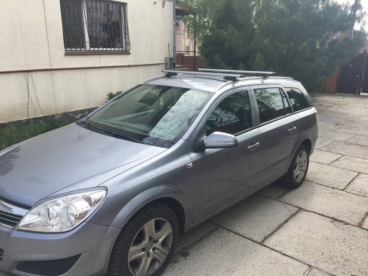 

Багажник на интегрированные рейлинги для Opel Astra H КАРАВАН 2007 – 2010