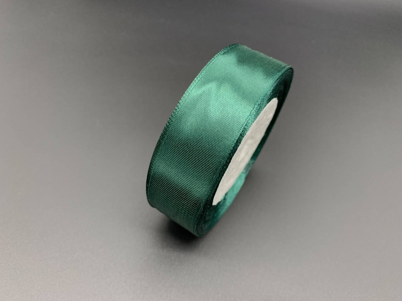 

Лента атласная. Цвет 73 Зеленый. 2,5см 23м/рул., Зелёный