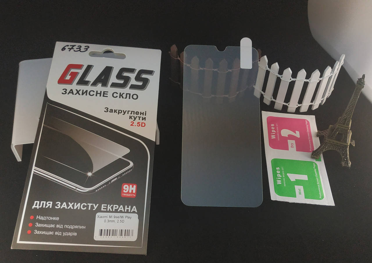 

Защитное стекло для Xiaomi Mi Play / Mi 9 SE в упаковке