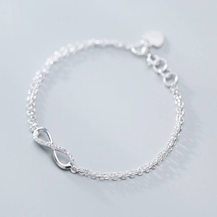 

Серебряный браслет со знаком бесконечности с камнями