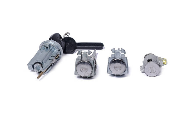 

Замок зажигания с ключами в сборе (1018003964) Geely MK (Джили МК)