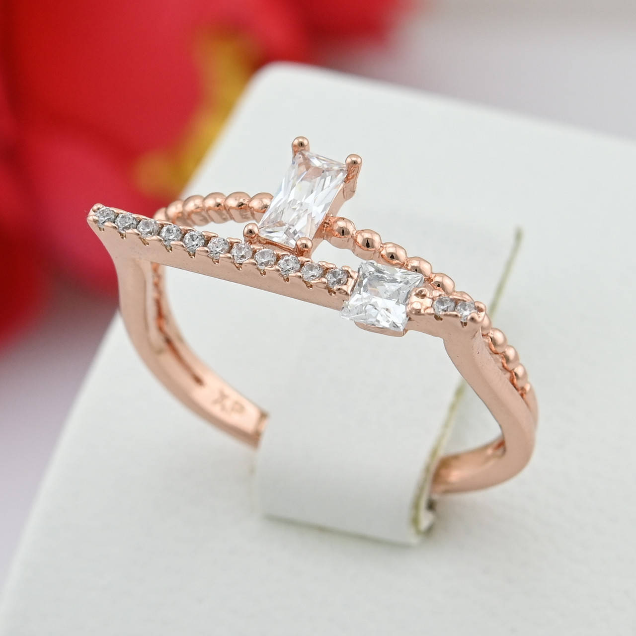 

Кольцо Xuping 30436 ширина 7 мм белые фианиты позолота РО размер 16