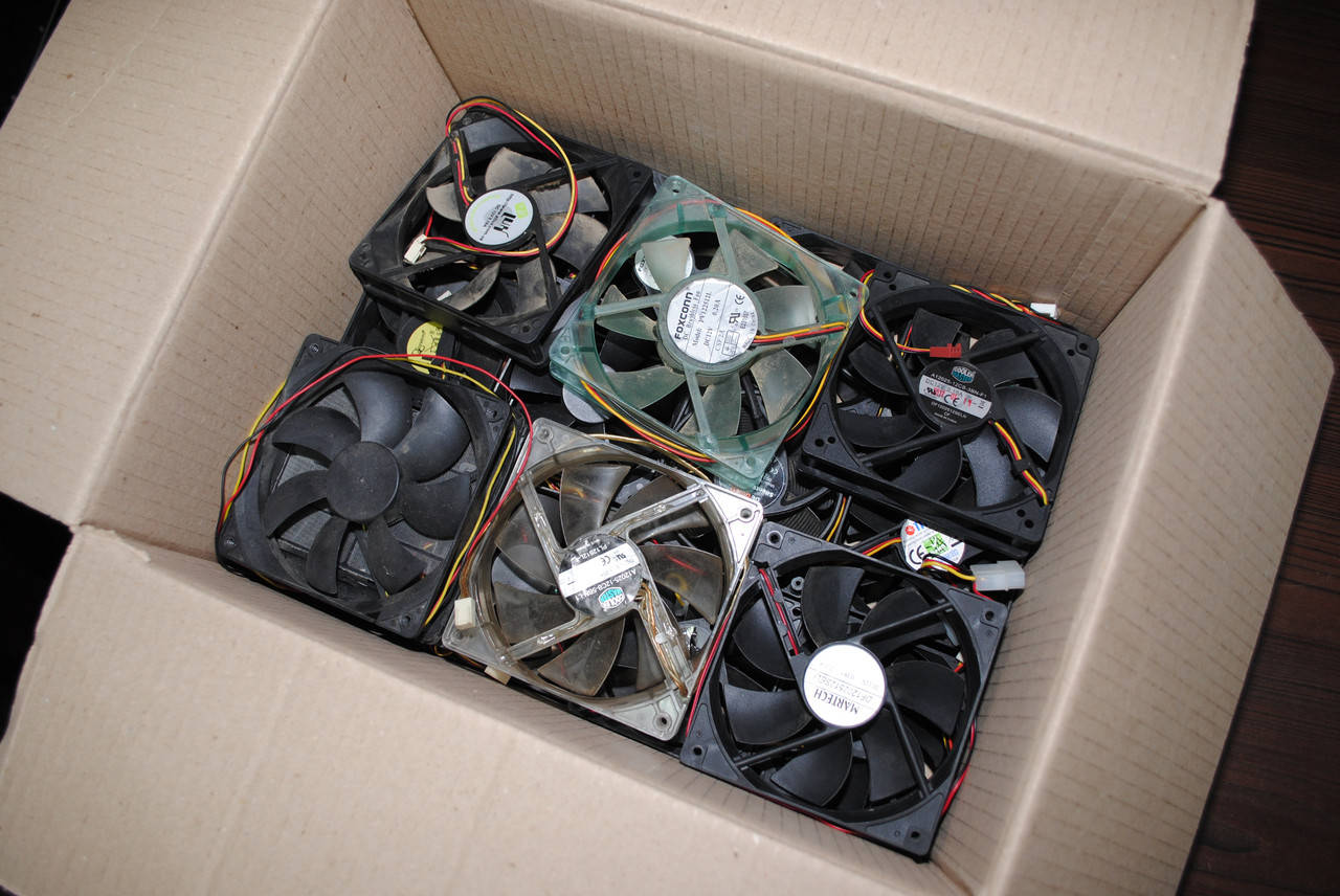 

Б/в кулер корпусний для ПК 120 мм Читати опис