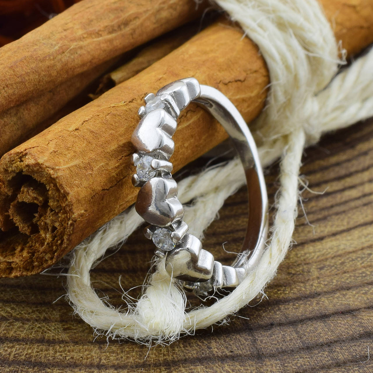 

Кольцо серебряное женское Виолетта вставка белые фианиты размер 15.5