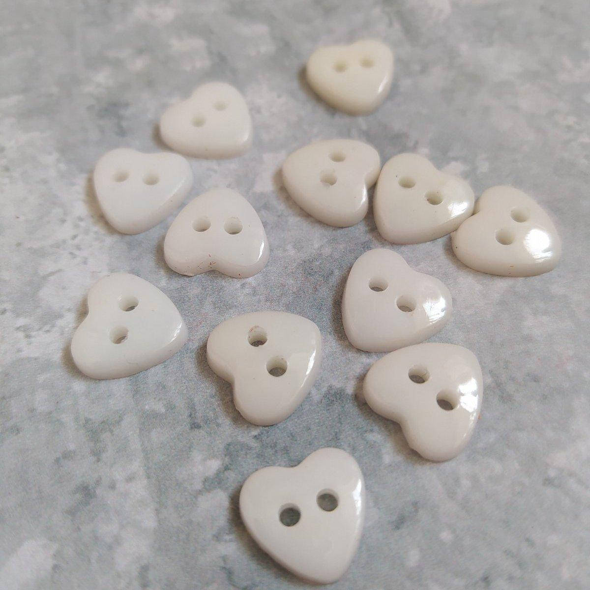 

Пуговичка "Сердечко" 12мм акрилова (біла)