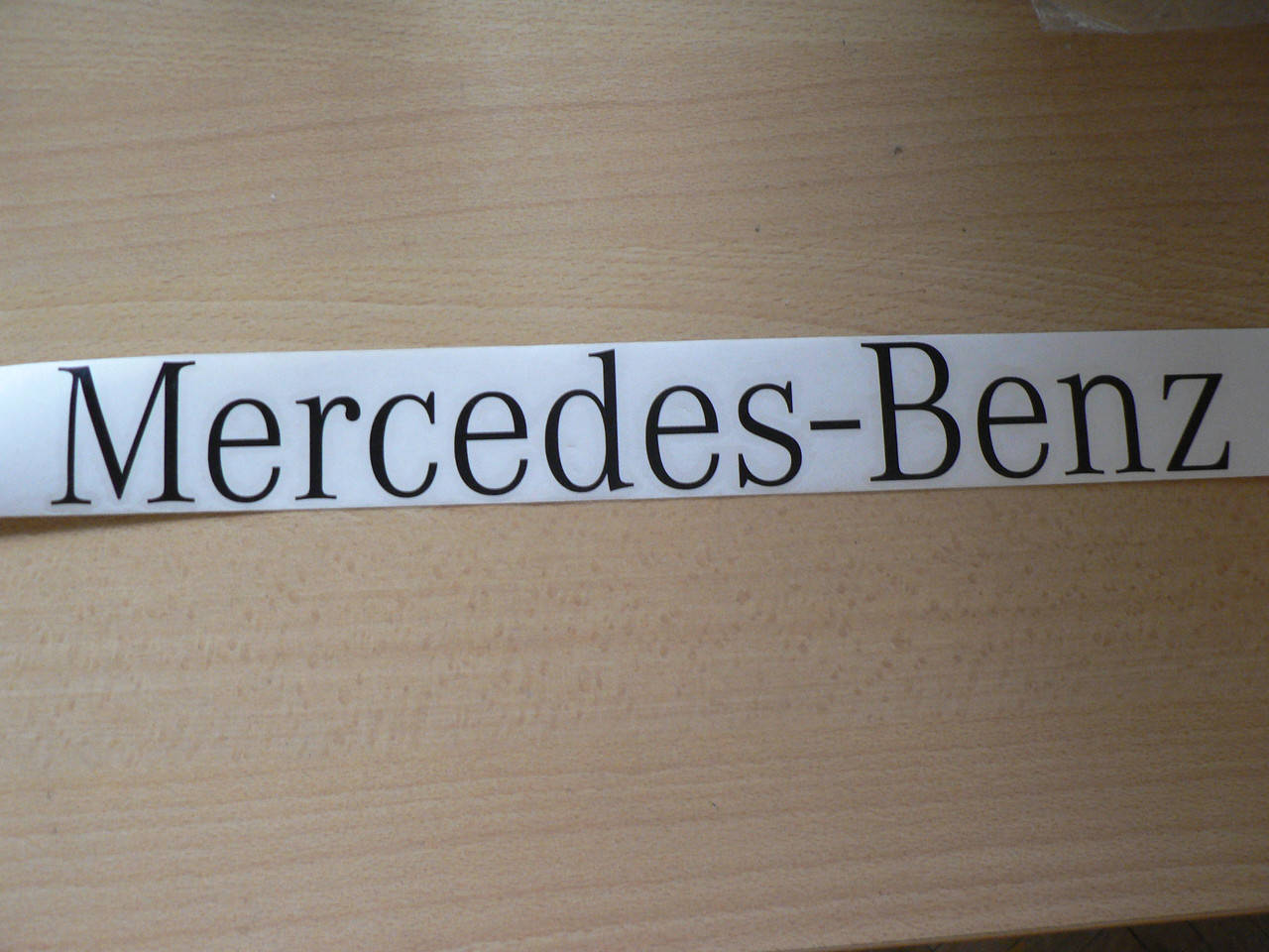

Наклейка vc орнамент задний Mercedes - Benz 342х41мм черная виниловая тонкий шрифт на авто Мерседес Бенц, Черный