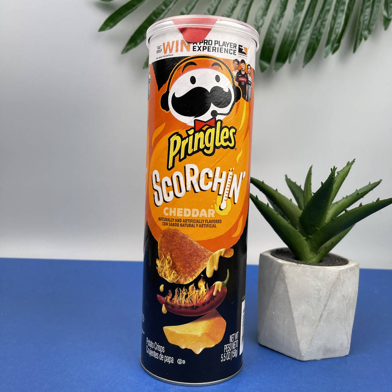 

Чипсы Принглс чили и чеддер Pringles Scorchin Cheddar 158 г