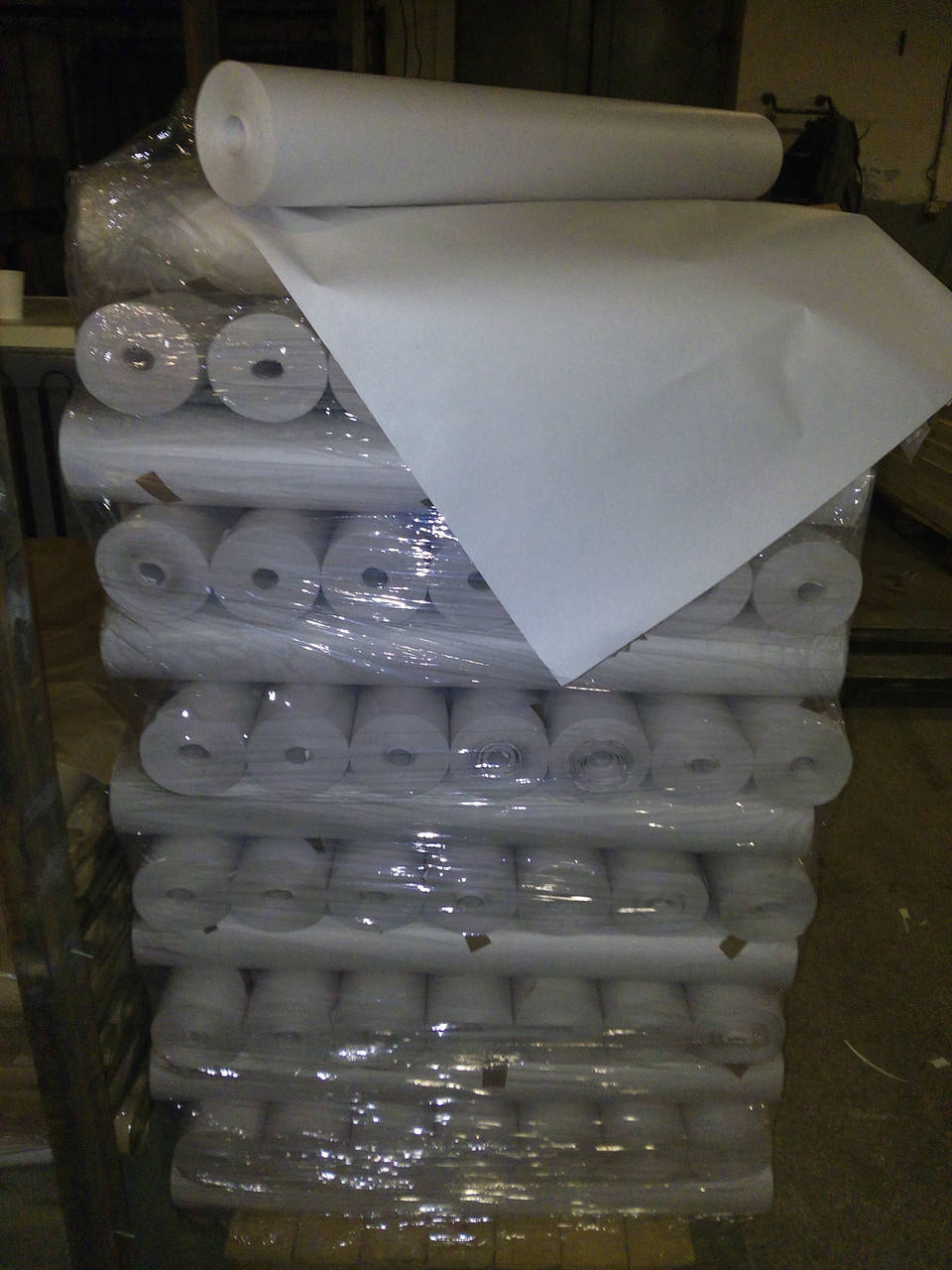 

Газетная бумага ширина 84 см, пл. 45 г/м2, в рулонах 120 пог. м