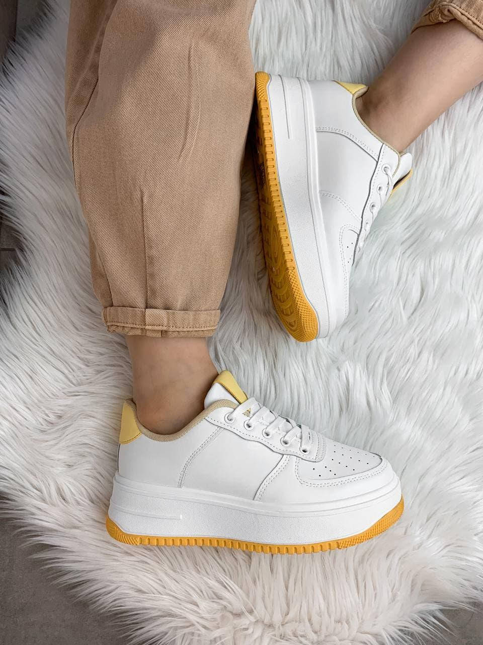 

Белые кроссовки в стиле форс с желтыми вставками, Желтый