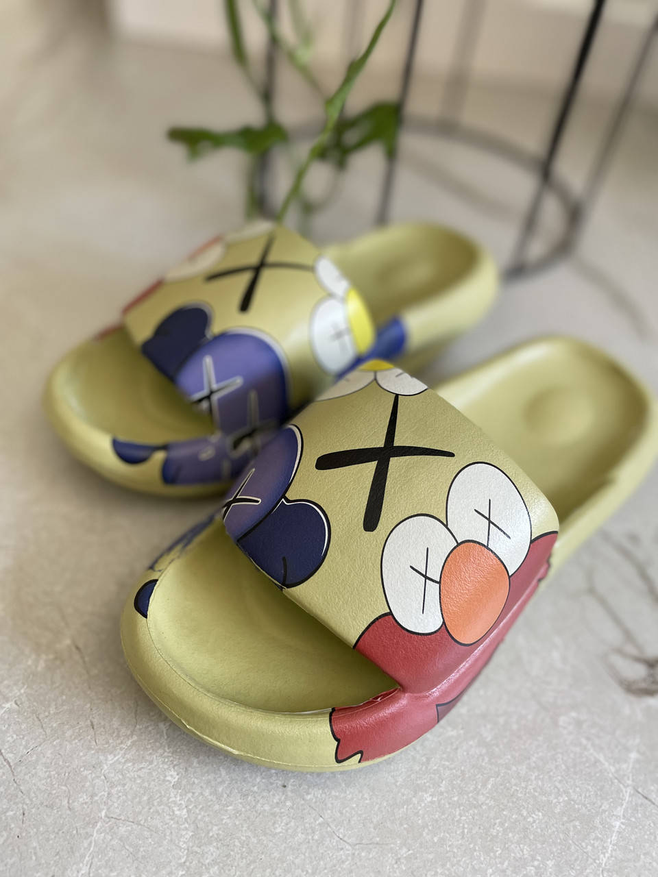 

Женские летние литые шлёпанцы