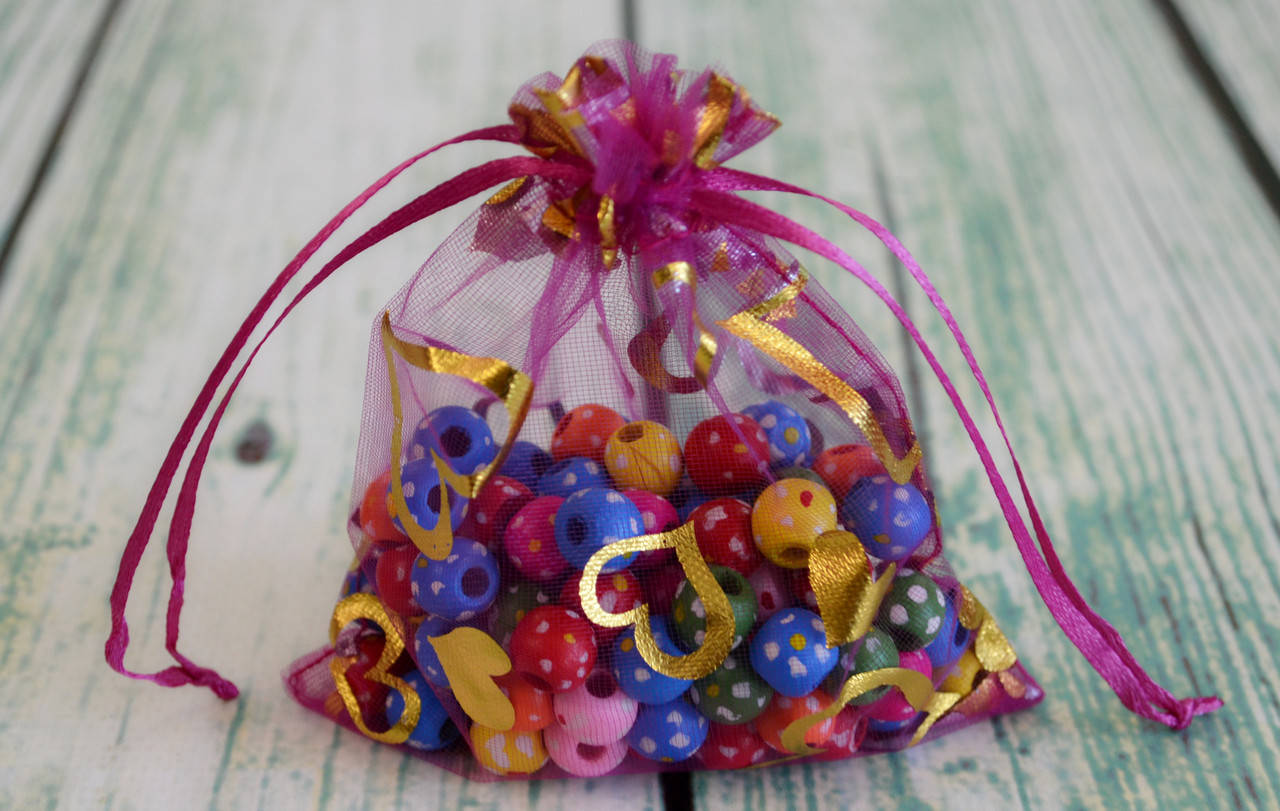 

Мешочек из органзы, 12х9см, цвет-малиновый/золотистые сердечки