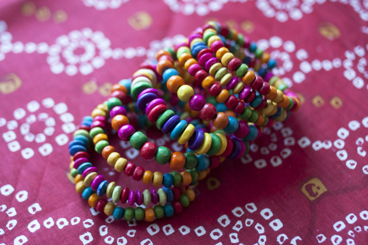 

Браслет спираль деревянный цветной Индия