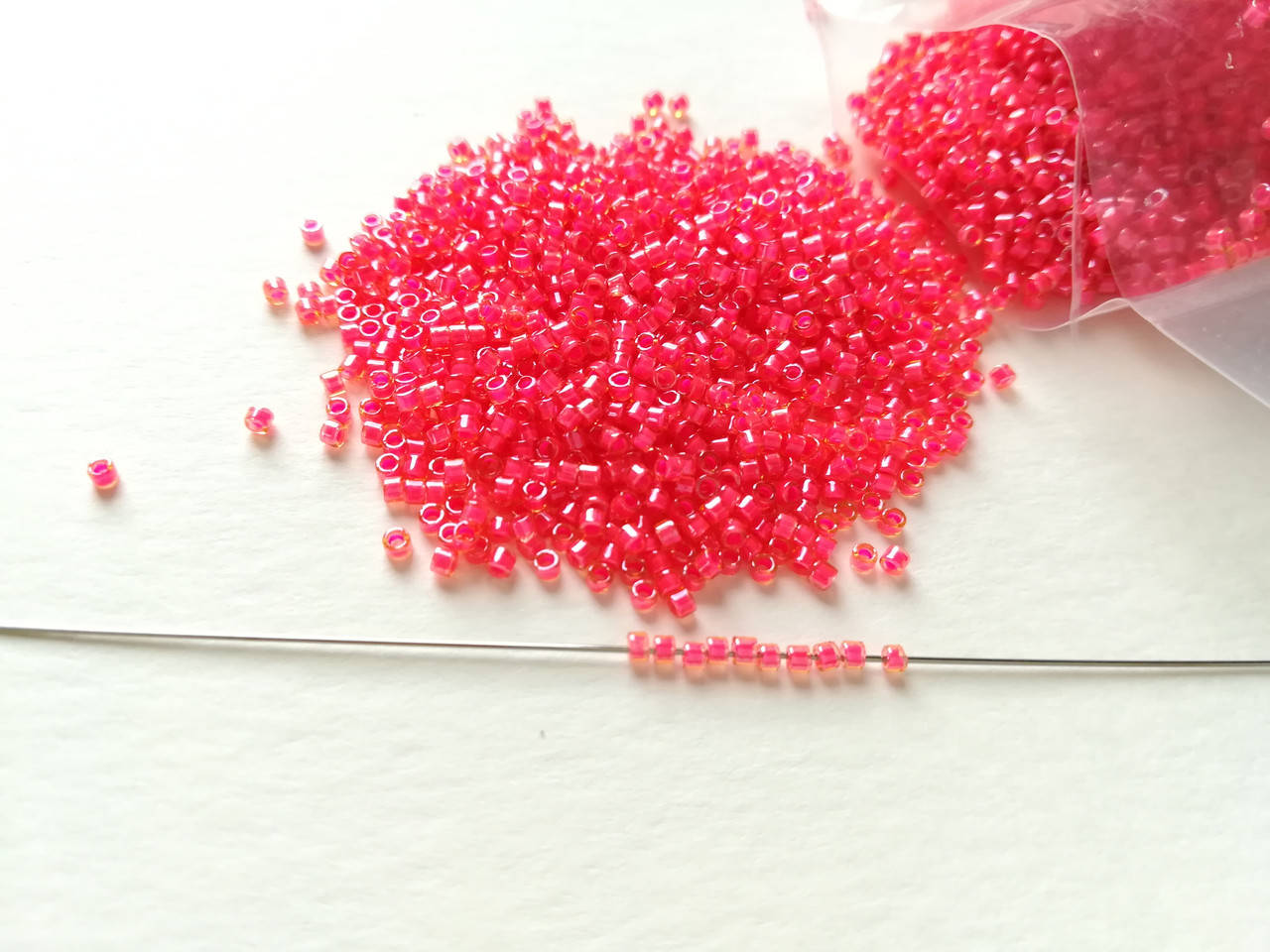 

Японський бісер Miyuki Delica 11/0 DB2051 Luminous Poppy Red