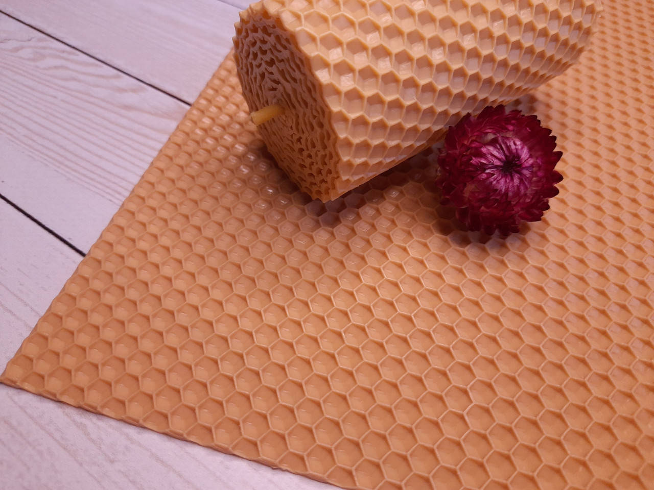 

Цветная вощина для изготовления свечей, лист 20х26 см, нежный персик