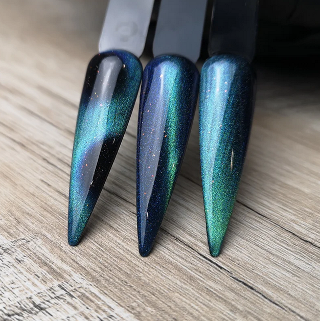 

Гель лак для ногтей кошачий глаз 12д Sweet Nails бирюзово зеленый №1 8 мл