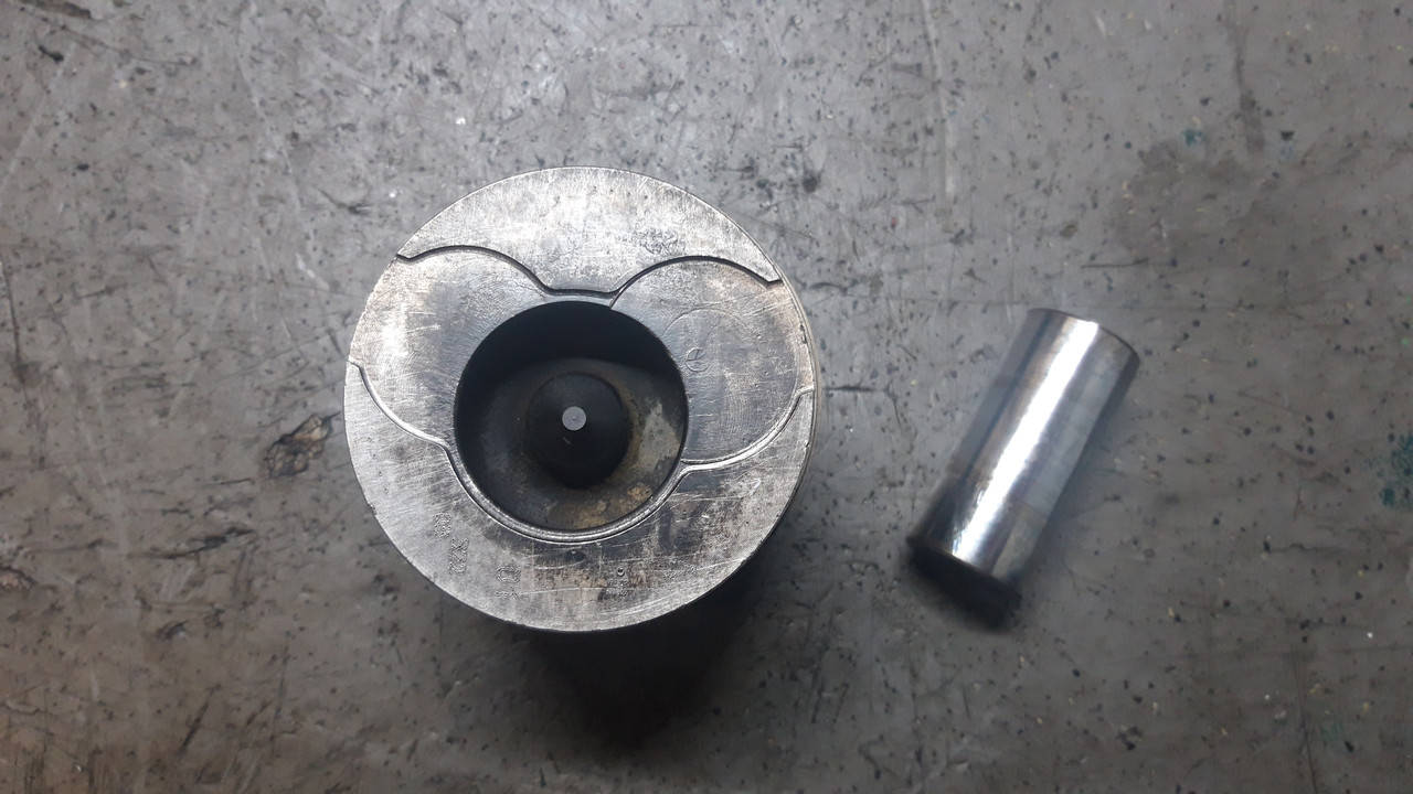 

Поршень Renault Laguna I-II 1.9DCi; 1.9DTi F9Q 710/716/717/718/752/754 1997-2005 года