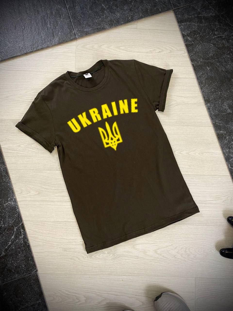 

Мужская футболка цвет хаки.