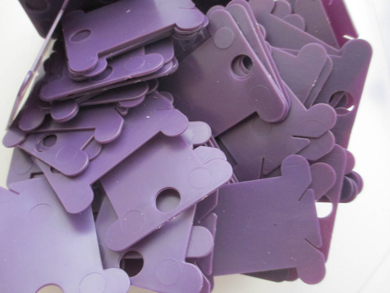 

Шпули пластиковые цветные Фиолетовый