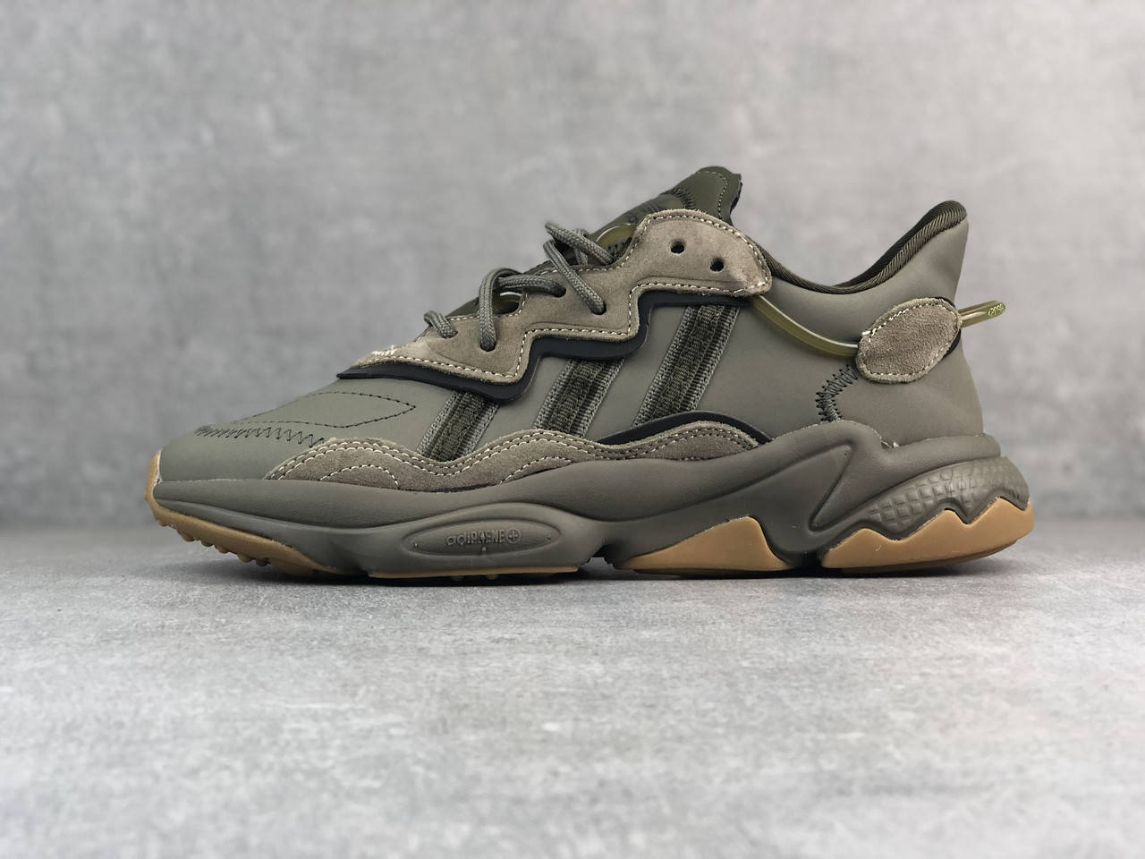 

Мужские кроссовки Adidas Ozweego