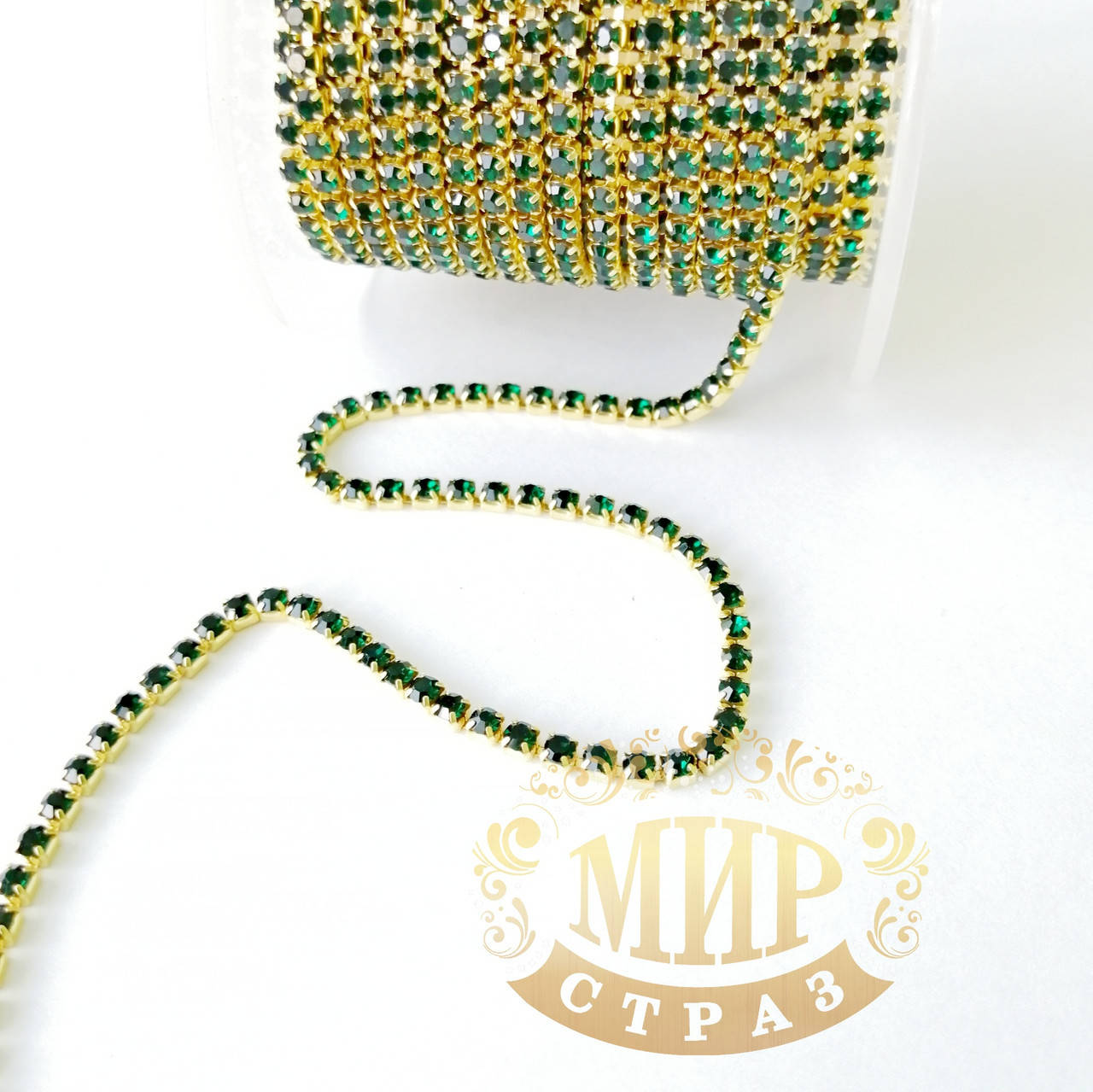 

Стразовая цепочка, цвет Emerald, ss10 (2,8 mm), металл золото, 1м