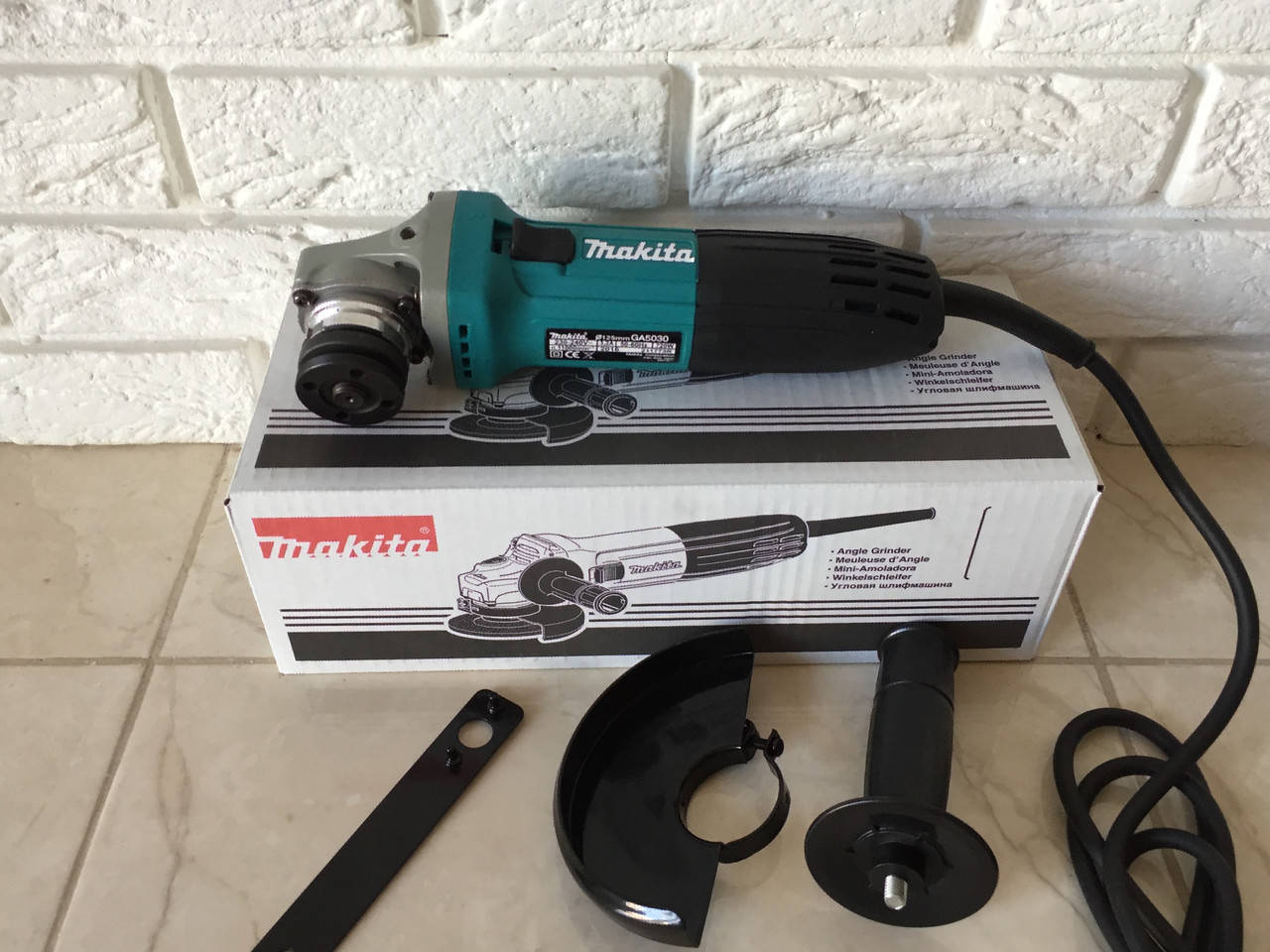 

Болгарка Makita GA5030 : 720Вт : 125мм