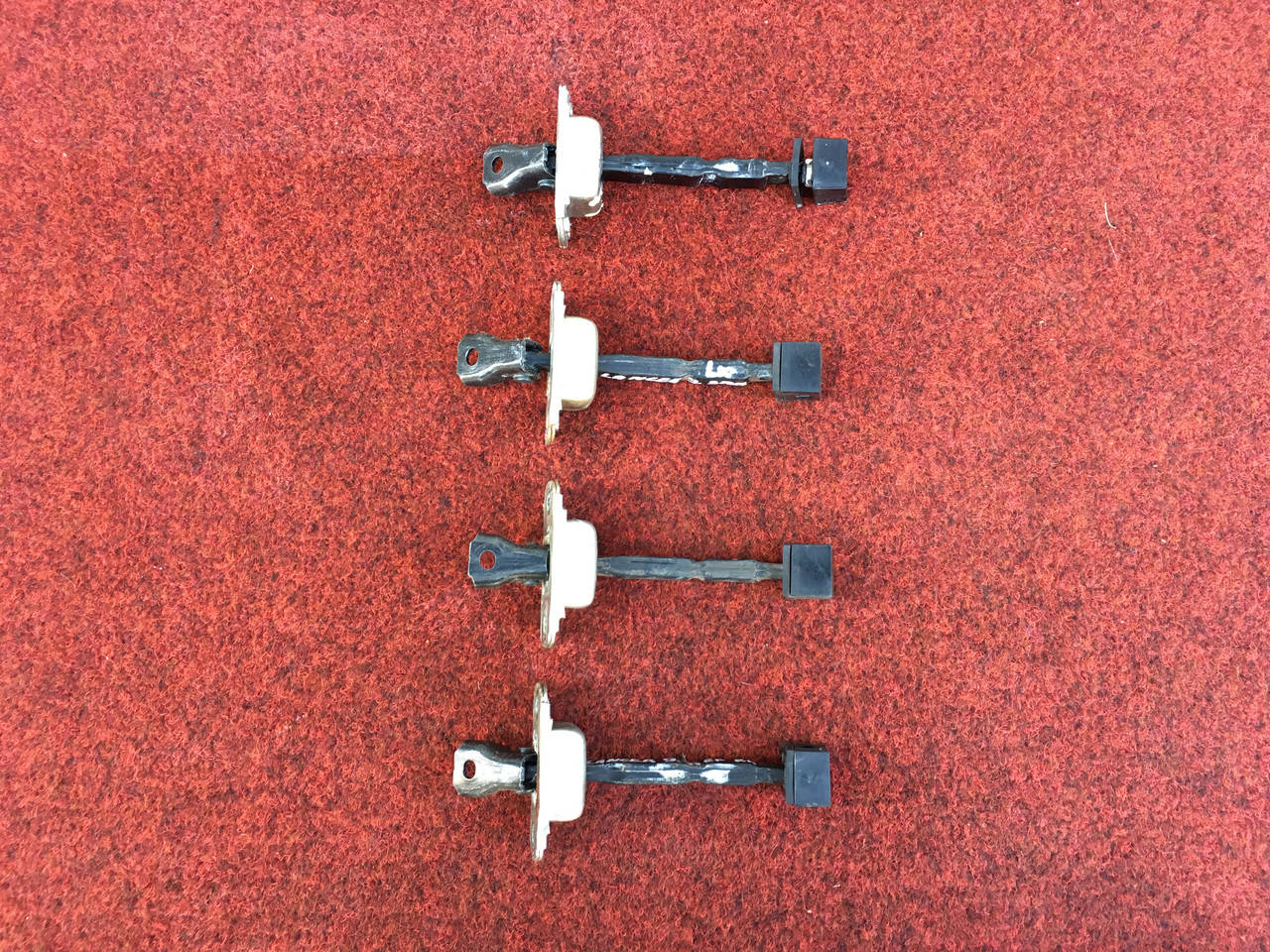 

Ограничитель двери Mitsubishi Lancer IX