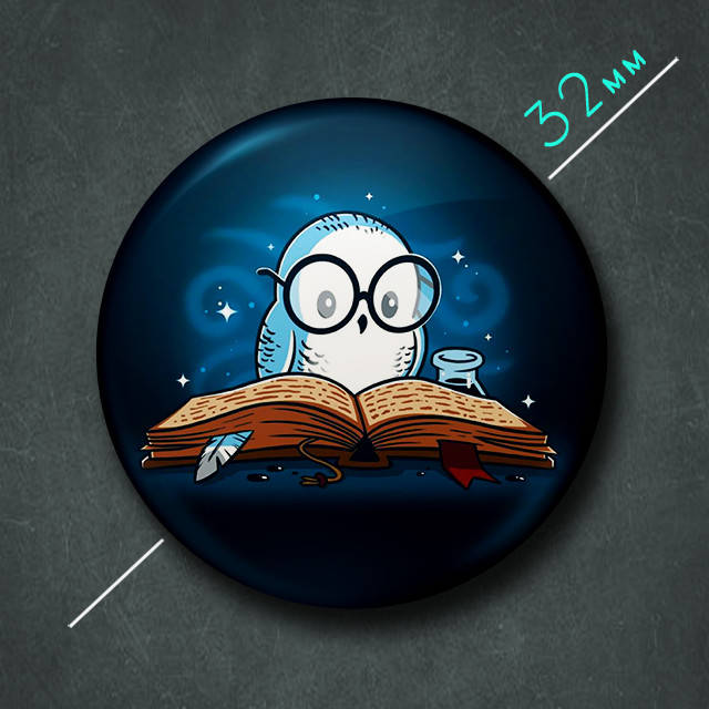 

"Сова Букля с книгой (Гарри Поттер)" значок круглый на булавке Ø32 мм