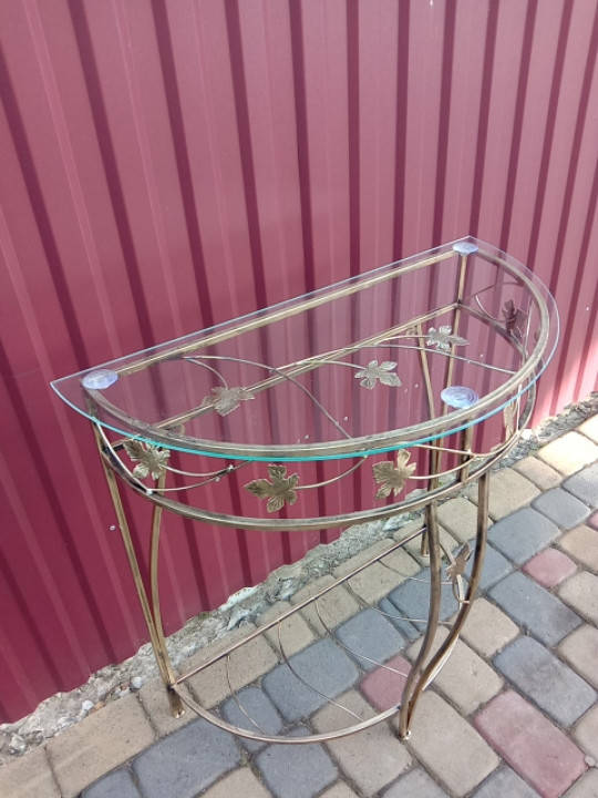 

Столик пристенный большой