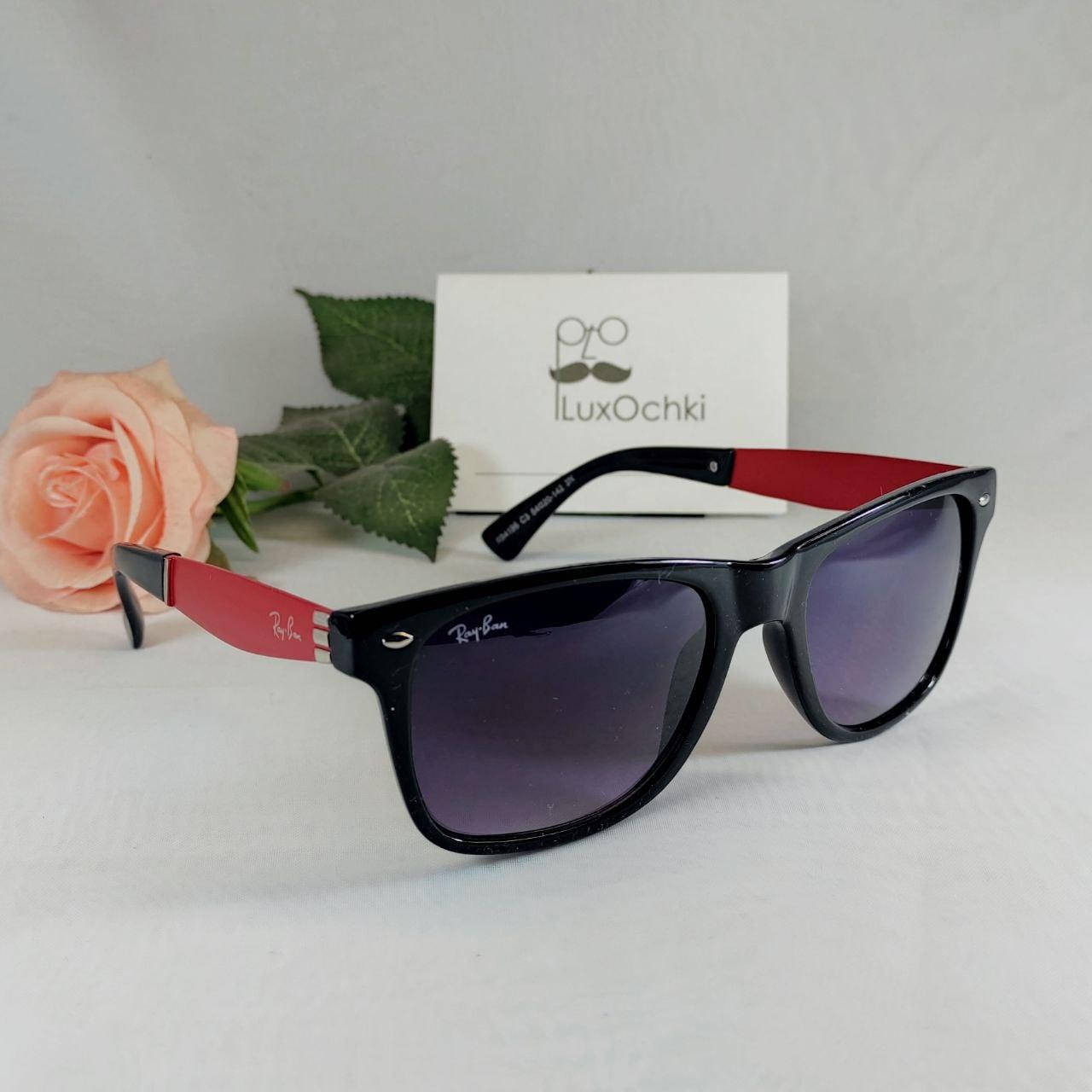 

Очки солнцезащитные Ray Ban Wayfarer, Красный