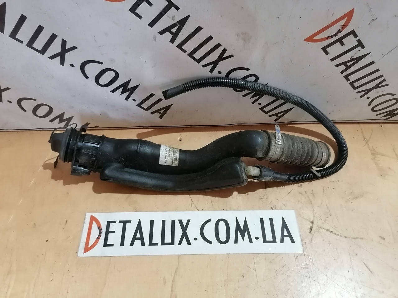 

Заливная горловина топливного бака 8200355603 на Opel Vivaro, Renault Trafic, Nissan Primastar, Рено Трафик,
