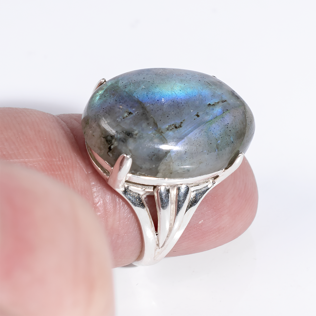 

Серебряное кольцо с лабрадором, 20*15 мм., 1416КЛ